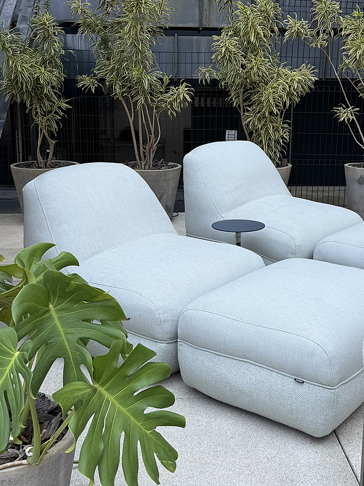 ambientada poltrona e apoio Nuv3_bx.jpg