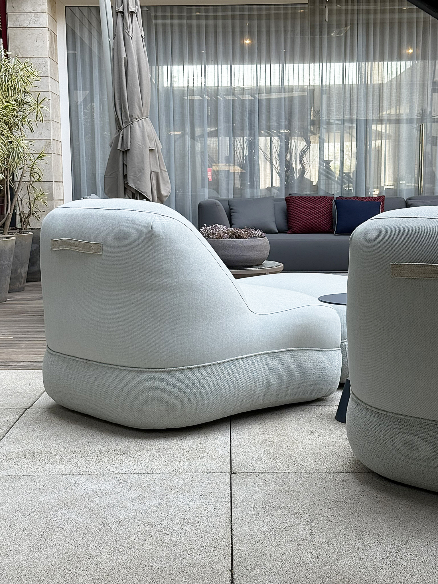 ambientada poltrona e apoio Nuv4.jpg